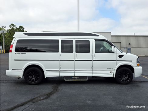 Used 2020 Chevrolet Express 2500 Extended w/ Enhanced Convenience Package RWD image 11