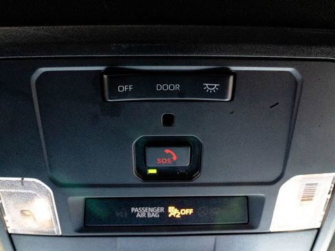 Used 2025 Toyota Tacoma SR5 AWD/4WD image 30