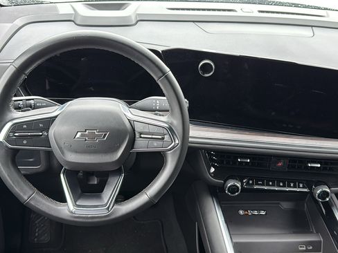 Certified 2025 Chevrolet Suburban Z71 image 27