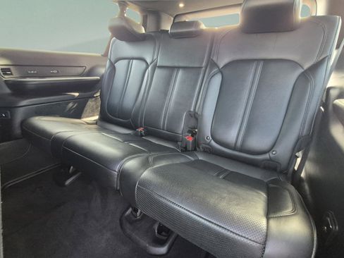 Used 2024 Jeep Wagoneer L Series II RWD image 19