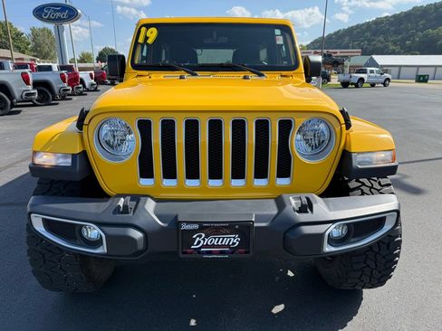 Used 2019 Jeep Wrangler Unlimited Sahara w/ Uconnect 4C Nav & Sound Group AWD/4WD image 2
