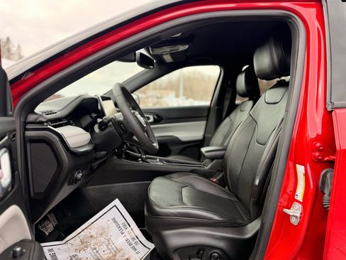 Used 2023 Jeep Compass Limited image 12