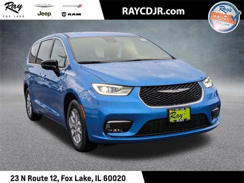 New 2026 Chrysler Pacifica Select image 1