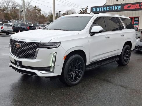 Used 2024 Cadillac Escalade Premium Luxury w/ Performance Package image 3