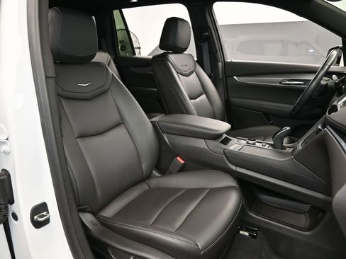 Used 2024 Cadillac XT6 Luxury image 49