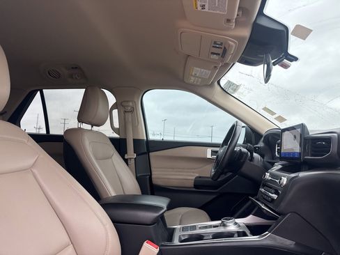 Used 2020 Ford Explorer XLT w/ Equipment Group 202A image 26