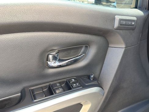 Used 2017 Nissan Titan SL AWD/4WD image 12
