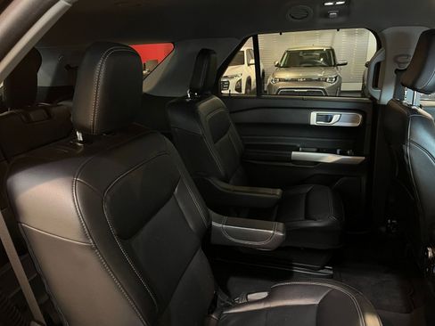 Used 2023 Ford Explorer Limited image 38