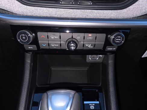 New 2026 Jeep Compass Latitude image 12