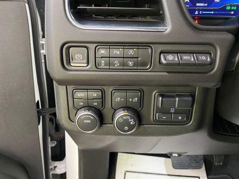 Used 2024 Chevrolet Tahoe Premier w/ Premium Package image 24