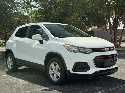 Used 2017 Chevrolet Trax LS AWD/4WD image 3