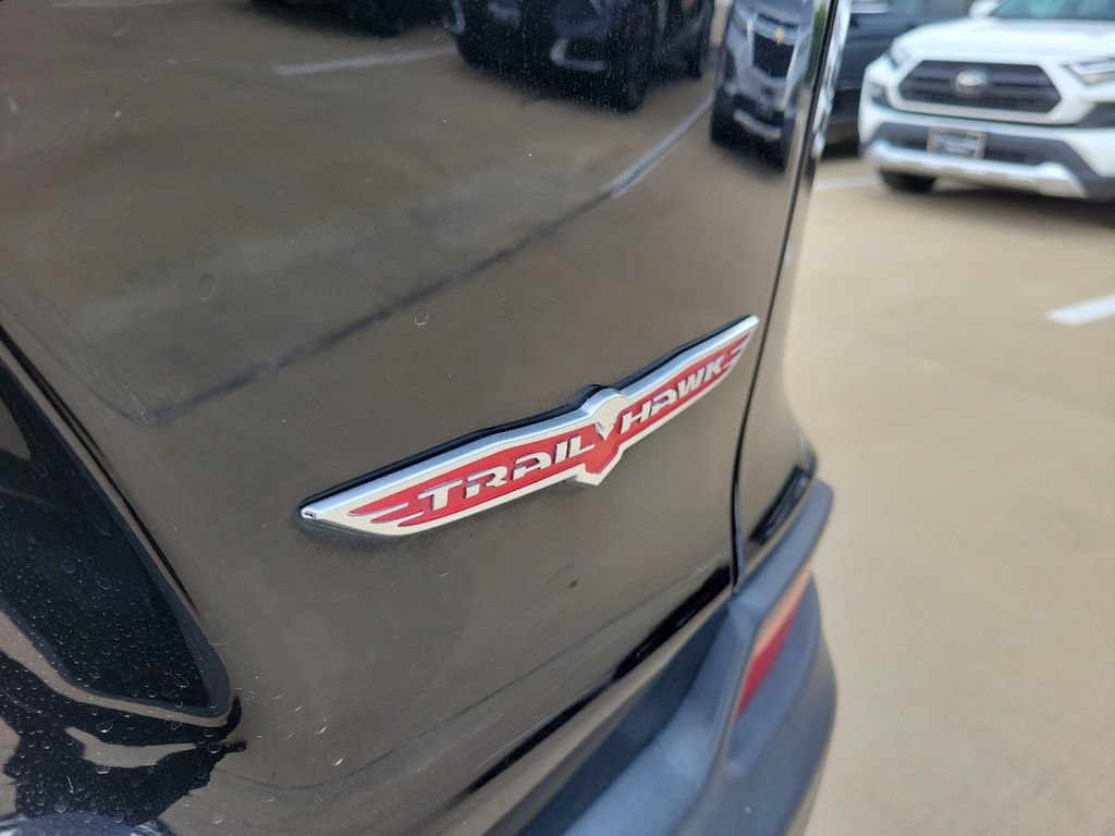 Used 2023 Jeep Cherokee Trailhawk w/ Sun & Sound Group AWD/4WD image 9