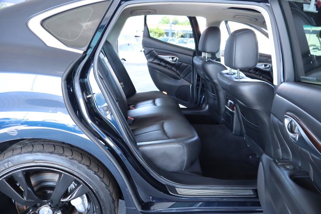 Used 2017 INFINITI Q70 L 3.7 AWD/4WD image 33