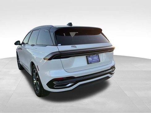 Used 2024 Lincoln Nautilus Reserve image 6