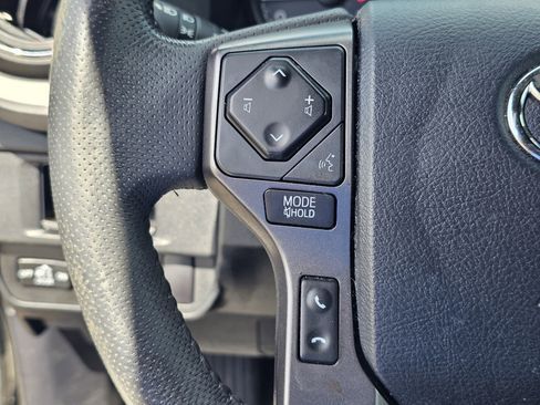 Used 2019 Toyota Tacoma TRD Sport image 19