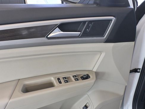 Used 2019 Volkswagen Atlas SE w/ Panoramic Sunroof Package image 14