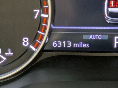 Used 2025 Nissan Pathfinder SL AWD/4WD image 17