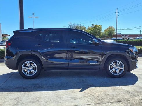 Used 2024 GMC Terrain SLE image 27