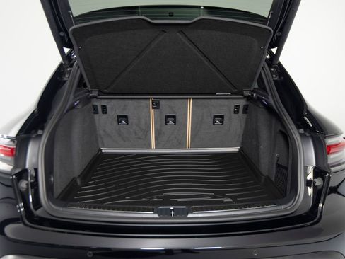 Certified 2025 Porsche Macan AWD/4WD image 39