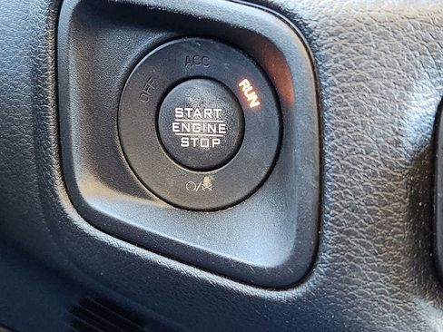 Used 2024 Jeep Wrangler Unlimited AWD/4WD image 21