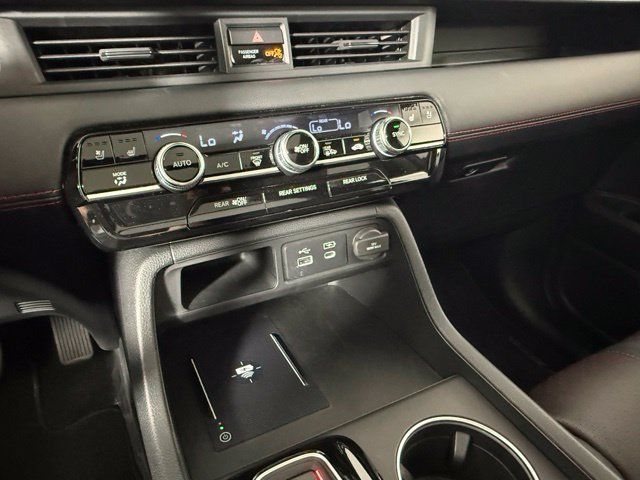 Used 2025 Honda Pilot Black Edition image 23