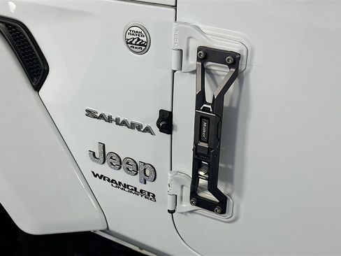 Used 2019 Jeep Wrangler Unlimited Sahara AWD/4WD image 28
