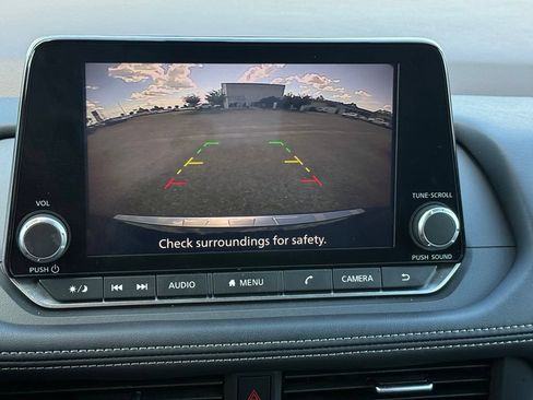 Used 2023 Nissan Rogue SV FWD image 21