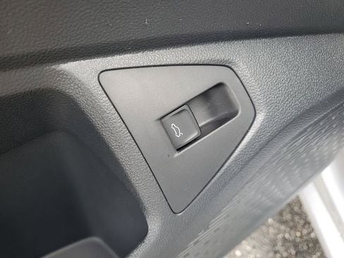 New 2026 Volkswagen Jetta SE FWD image 13