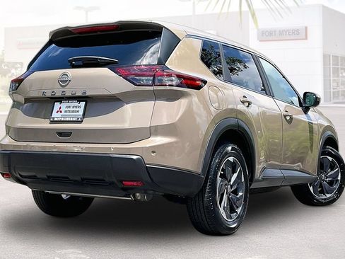 Used 2025 Nissan Rogue SV FWD image 32