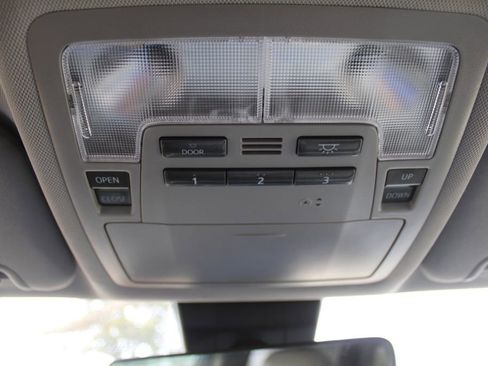 Used 2019 Toyota Highlander AWD V6 image 51