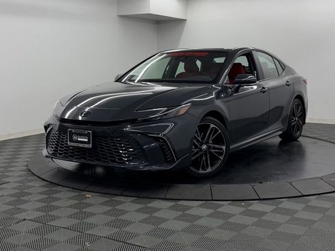 Used 2025 Toyota Camry XSE AWD/4WD image 3