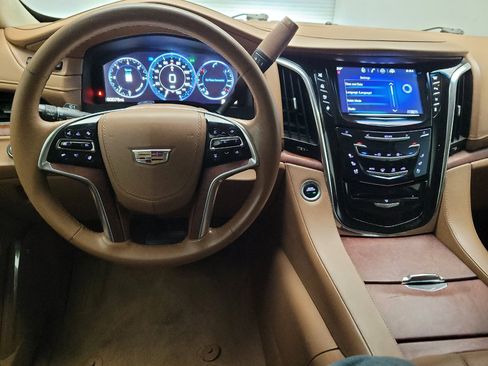 Used 2015 Cadillac Escalade Platinum RWD image 22