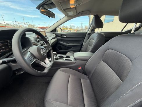 Used 2025 Nissan Altima 2.5 SV image 25