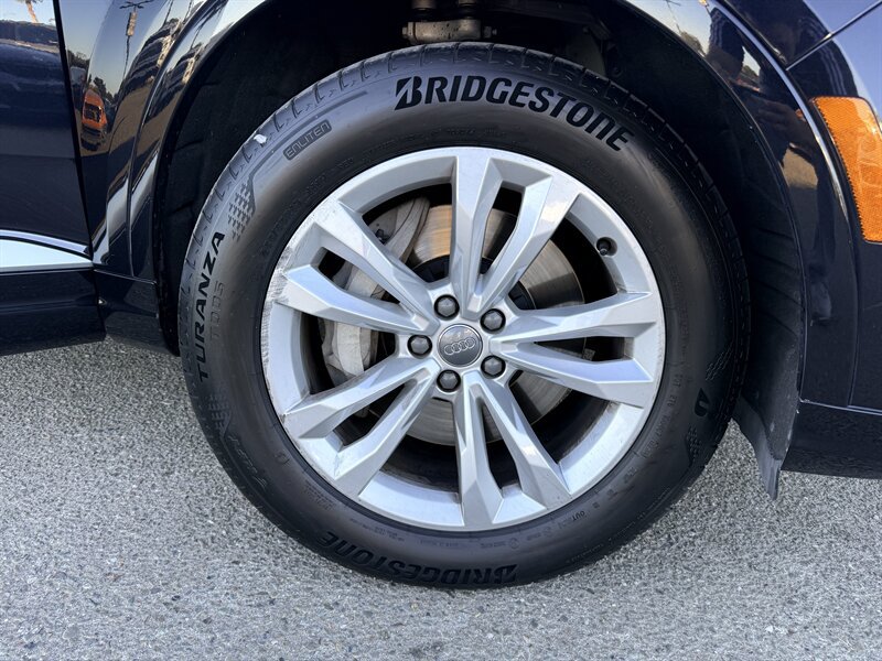 Used 2019 Audi Q7 2.0T Premium AWD/4WD image 33