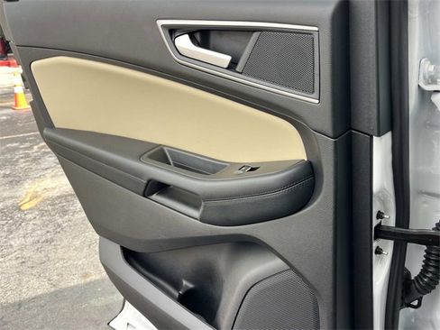 Used 2020 Ford Edge SEL image 18