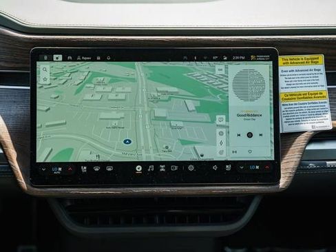 Used 2023 Rivian R1S Launch Edition image 2