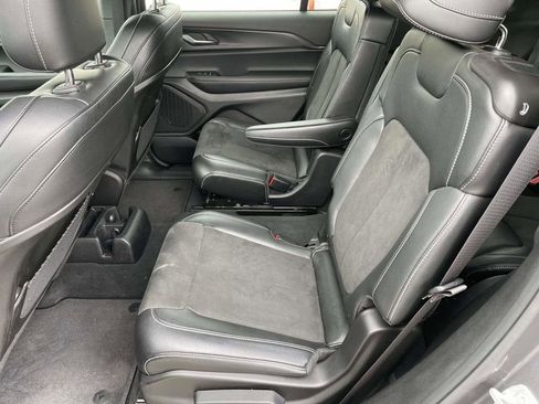 Used 2025 Jeep Grand Cherokee L Altitude image 12