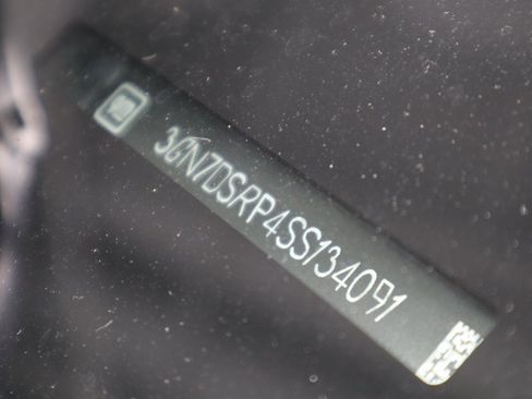 Used 2025 Chevrolet Equinox EV RS image 33