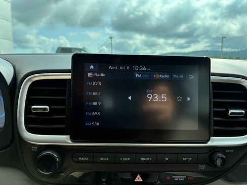Used 2025 Hyundai Venue SEL FWD image 13