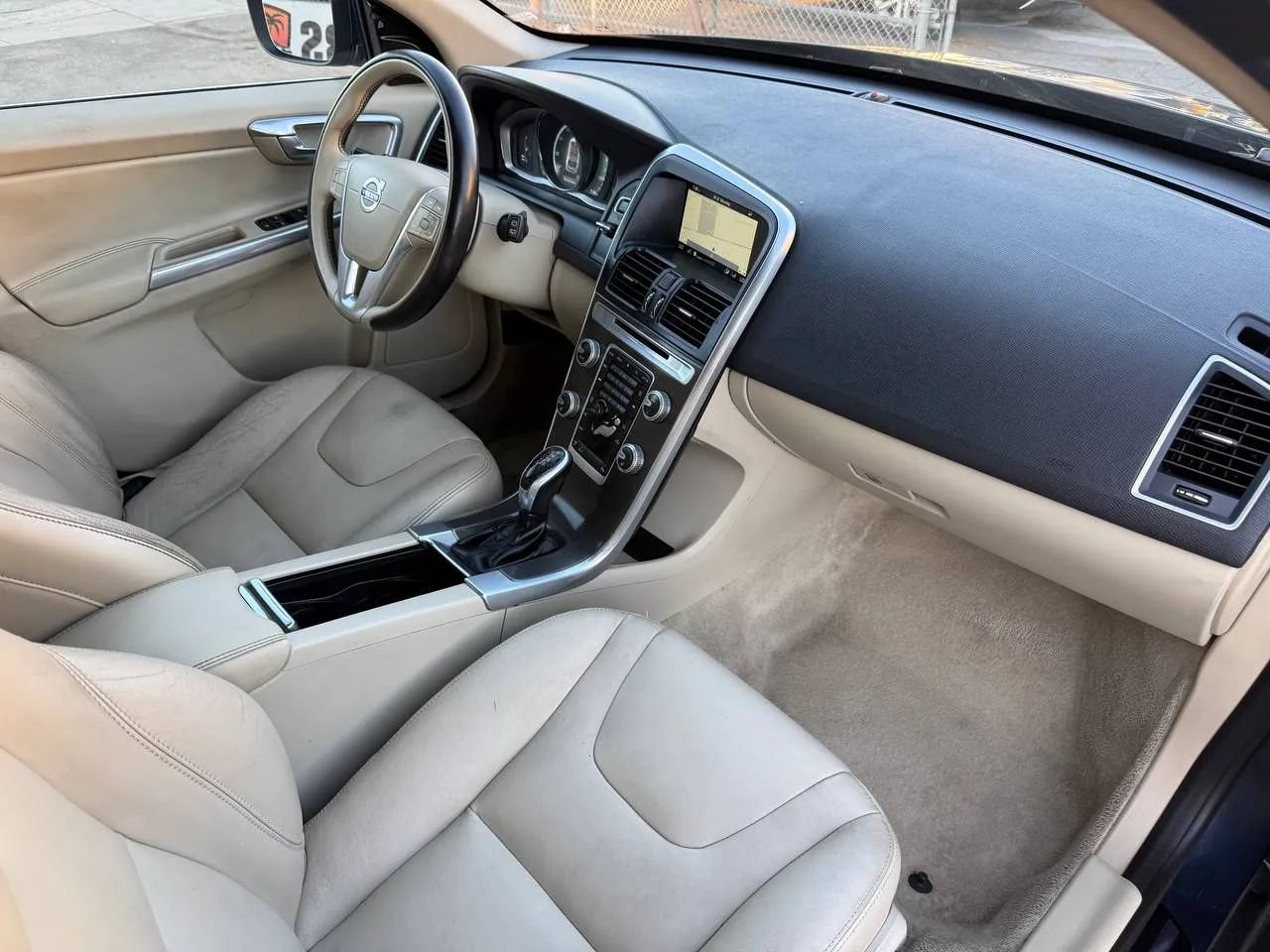 Used 2015 Volvo XC60 T5 AWD/4WD image 43