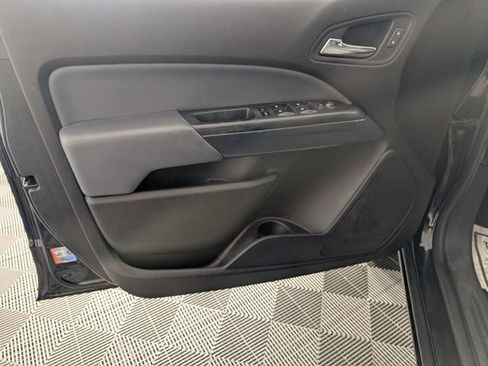Used 2018 Chevrolet Colorado Z71 AWD/4WD image 9