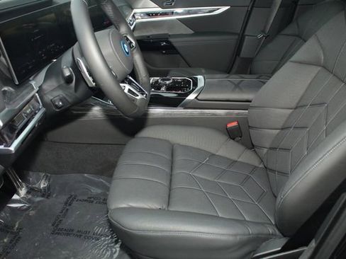 Used 2025 BMW i7 xDrive60 image 20
