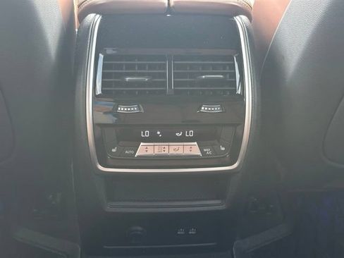 Used 2025 BMW X7 M60i AWD/4WD image 31