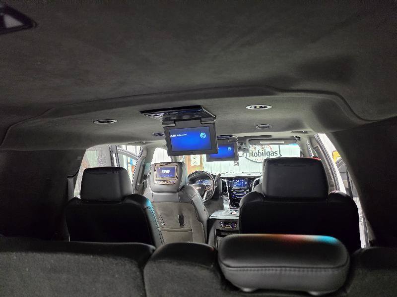 Used 2018 Cadillac Escalade ESV Platinum AWD/4WD image 18