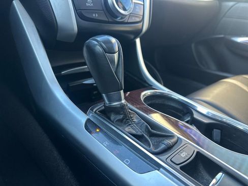 Used 2017 Acura TLX image 14
