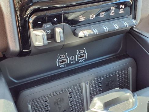 Used 2025 RAM 3500 Laramie image 9