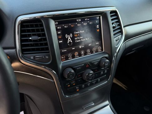 Used 2018 Jeep Grand Cherokee Limited RWD image 15