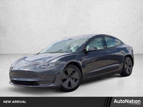 Used 2023 Tesla Model 3 Standard Range image 1