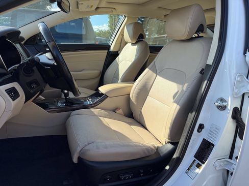 Used 2015 Kia Cadenza Premium w/ Luxury Package FWD image 9