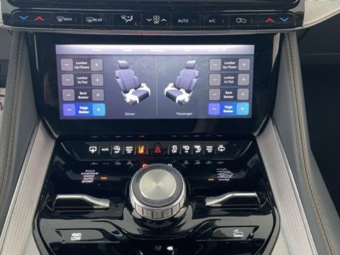 Used 2023 Jeep Grand Wagoneer Series III image 38